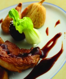 Foie gras chaud aux figues, jus de volaille au vinaigre balsamique aux figues